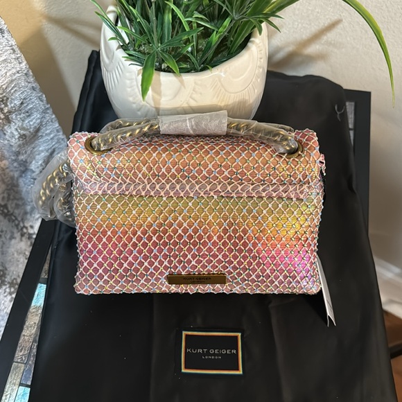 🌹🌹🌹Kurt Geiger London Mini Kensington Soft Convertible Crossbody Bag🌹🌹🌹 - Picture 3 of 17